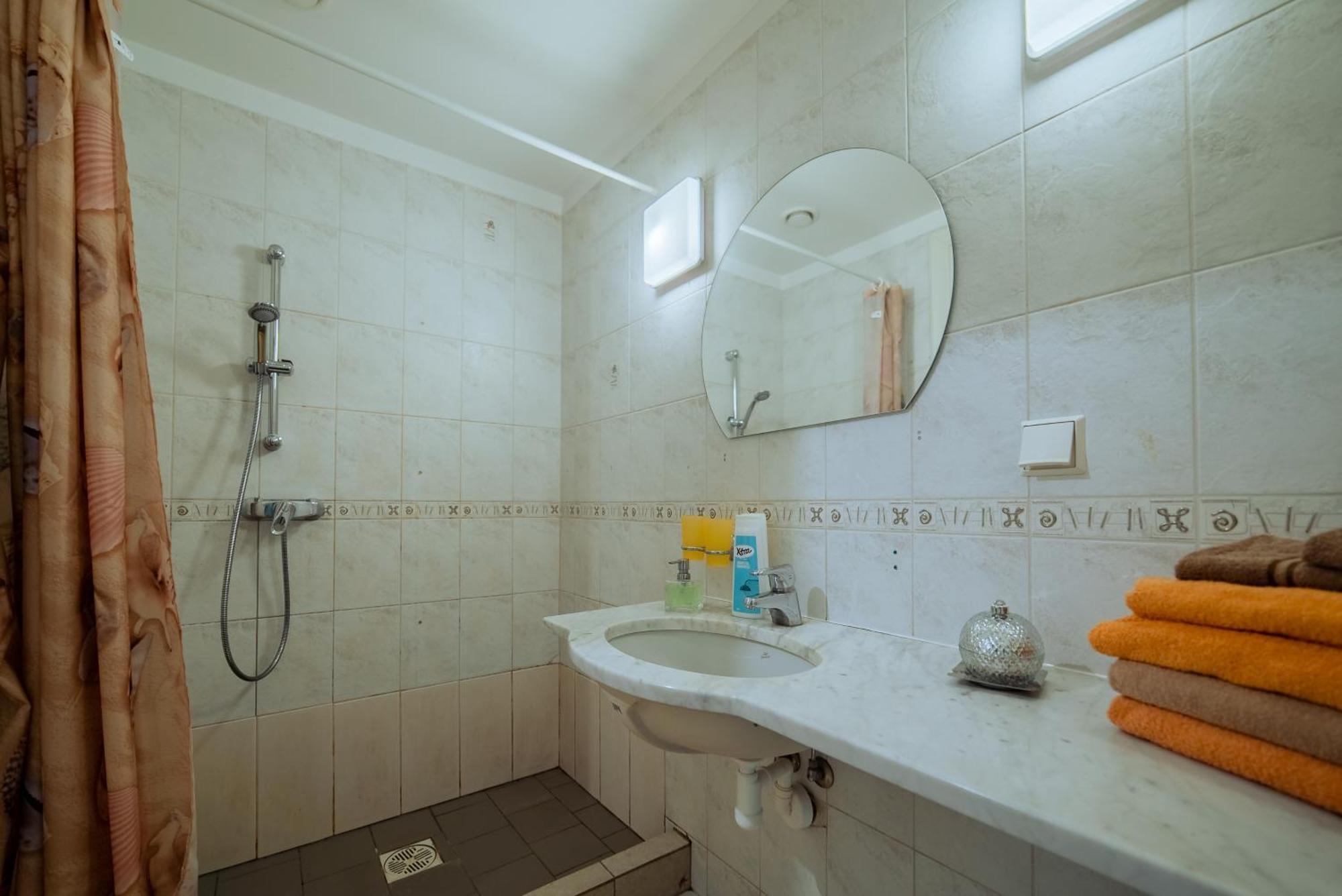 Romeo Family Apartments Talin Exterior foto